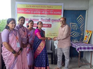 शाळेच्या मैदानात बी.एड.च्या फौजेचे ‘लँडिंग’!